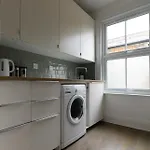Bright And Stylish 2 Bedroom First Floor Flat